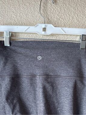 LuLululemon Wunder Under Hi-Rise 1/2 Tight *Luxtreme 17"
Heathered Black Size 6